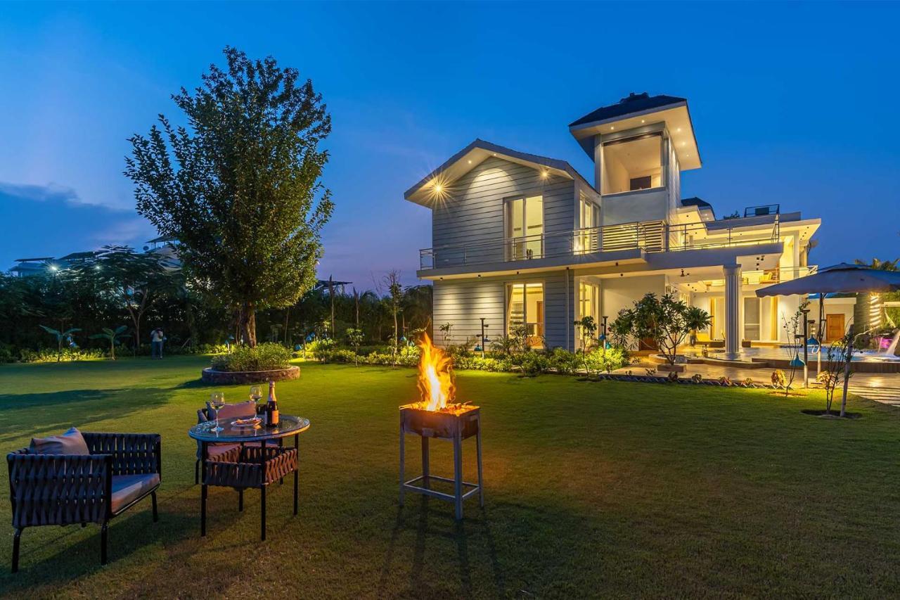 Stayvista At Serenity Farms With Pool, Lawn, Bonfire & Bbq Sohna Exterior foto